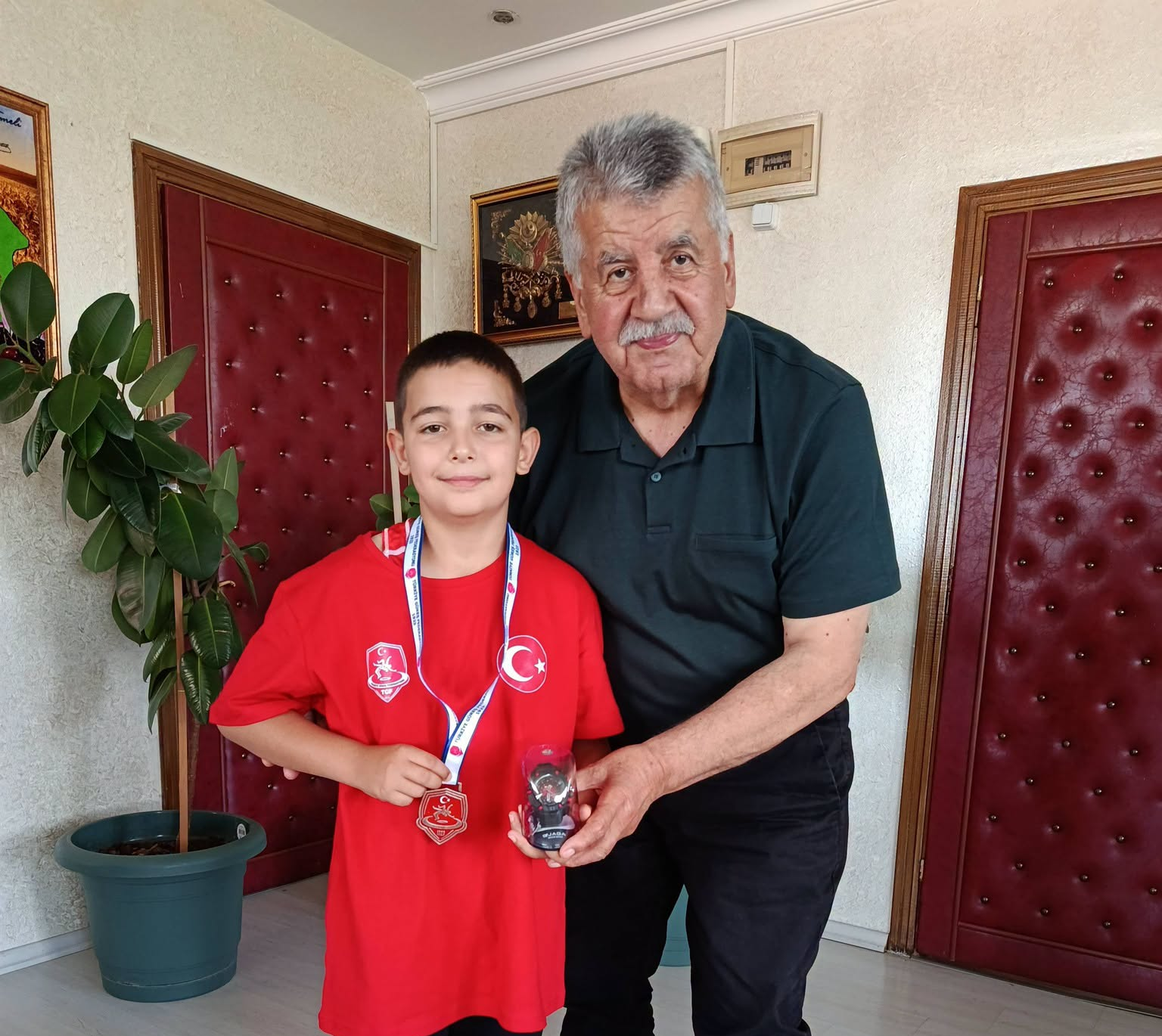Senirkent'in Gururu Yiğit Ünsal, Türkiye Şampiyonası Başarısını Belediye Başkanımız Hüseyin Baykal ile Paylaştı