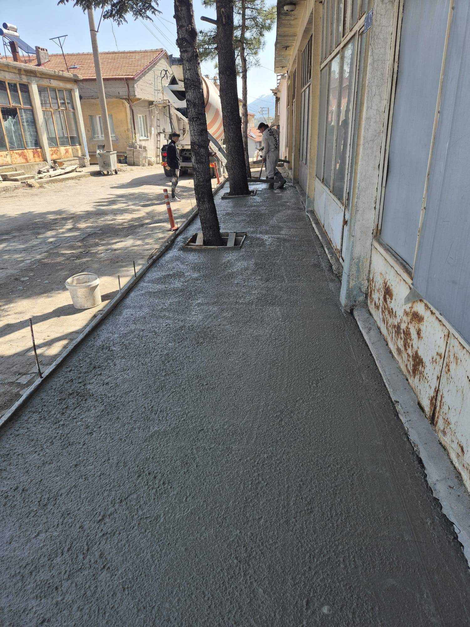 İlçemiz Hıdır Çelebi Camii Önünde Kaldırım Düzenleme Çalışması